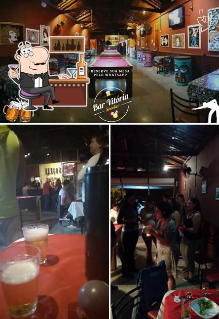 Confira a ilustração apresentando balcão de bar e interior no Bar Vitoria Snooker - São Carlos