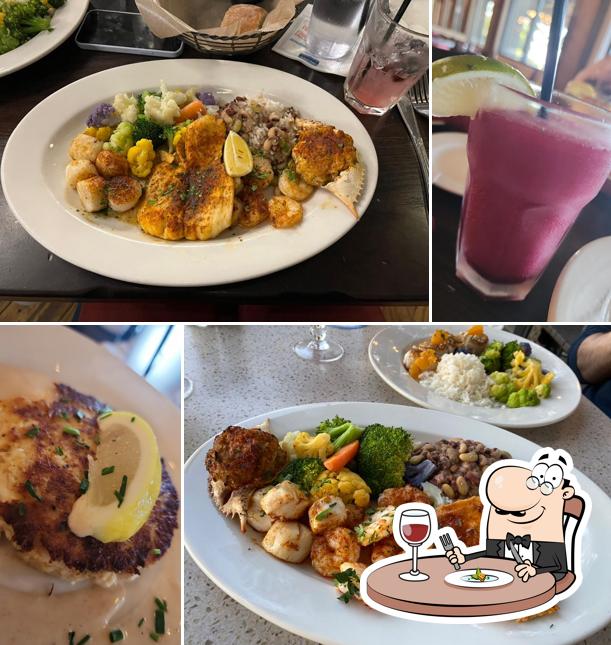 Skull Creek Dockside, 2 Hudson Rd in Hilton Head Island Restaurant