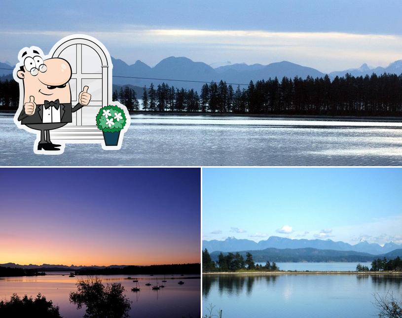 Quadra Island Harbour House Bed & Breakfast in Campbell River