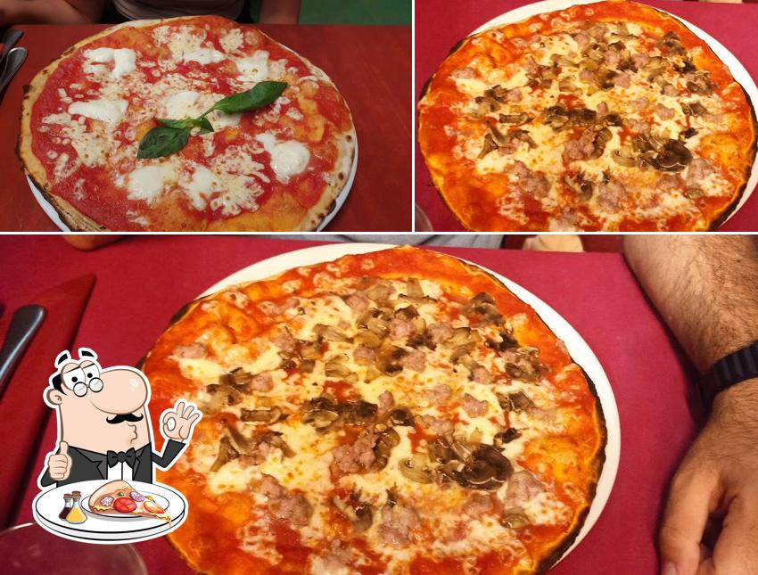 Scegli tra le svariate varianti di pizza