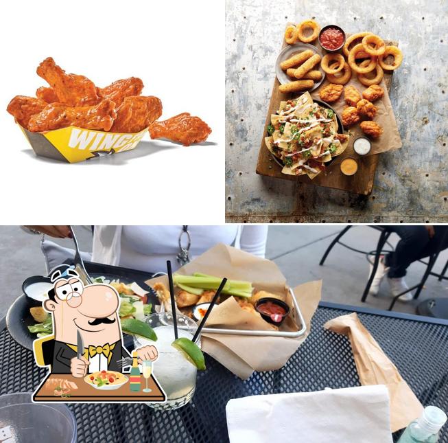 Buffalo Wild Wings, 1829 Rieth Blvd in Goshen Restaurant menu and reviews