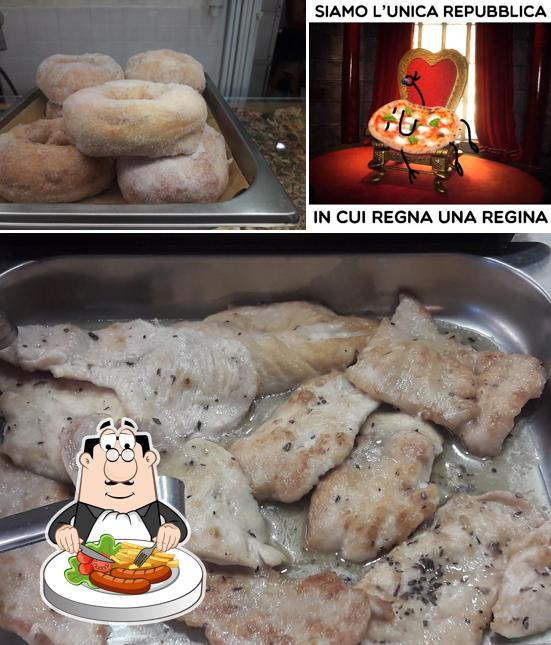 Dai un’occhiata alla foto che mostra la cibo e interni di E Pizza Fu