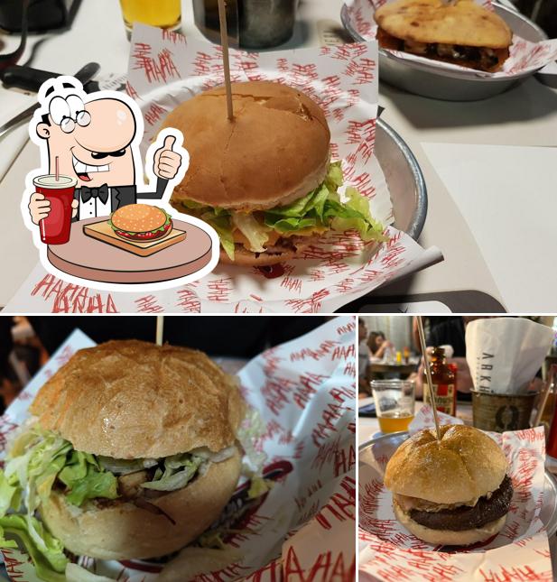 Essayez un hamburger à Arkham Pub