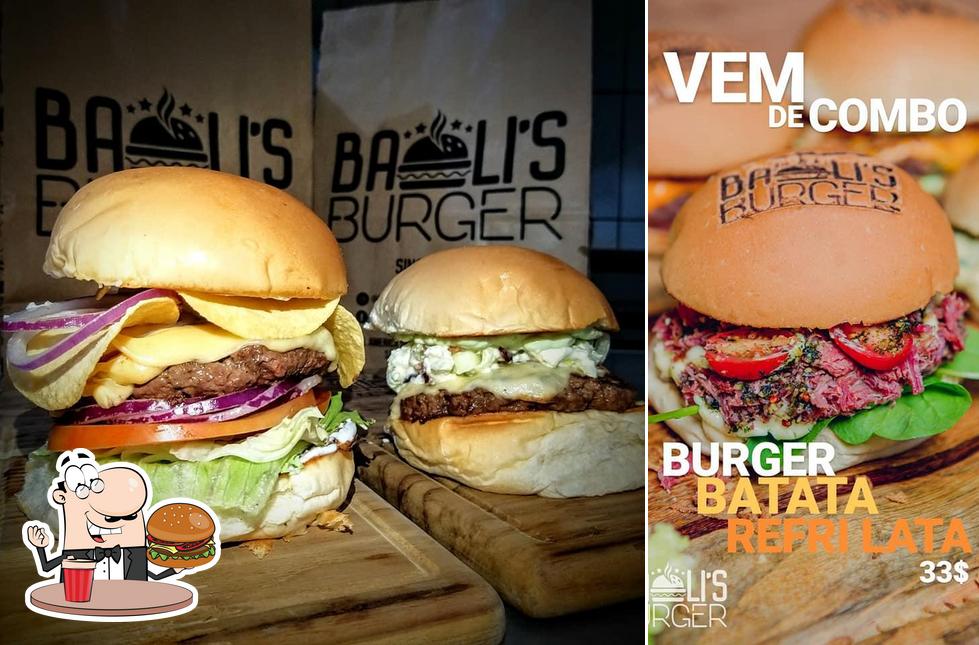 Deguste um dos hambúrgueres oferecidos no Bali's Burger