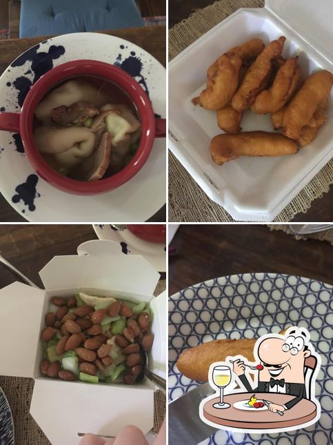 Еда в "East China Restaurant Carryout"