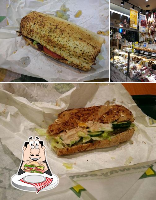 Degusta un sándwich en Subway