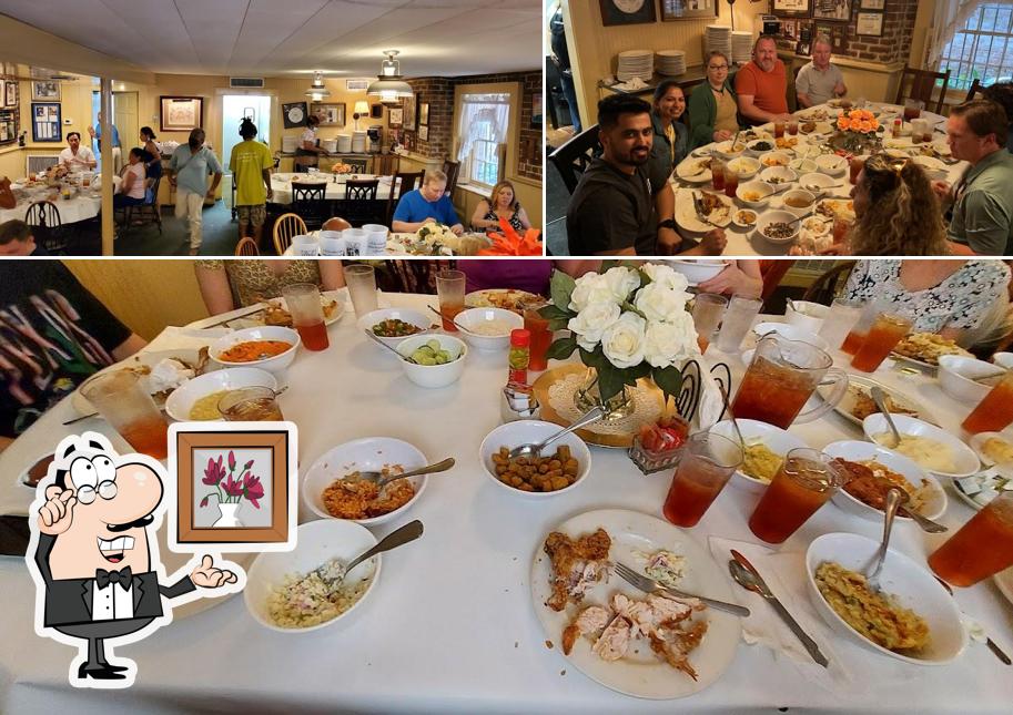 Mrs. Wilkes Dining Room, Savannah Restaurant menu, prices and reviews