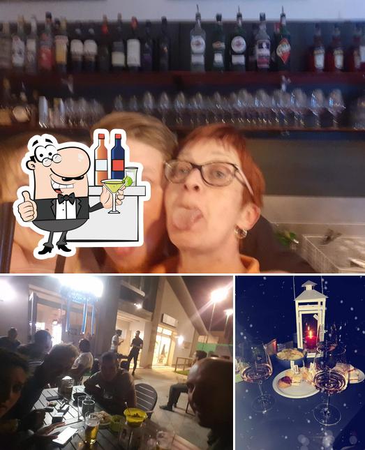 La immagine della bancone da bar e vino di Bar Doc