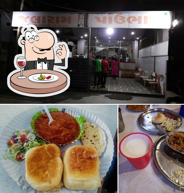 The image of food and interior at Jalaram Pavbhaji