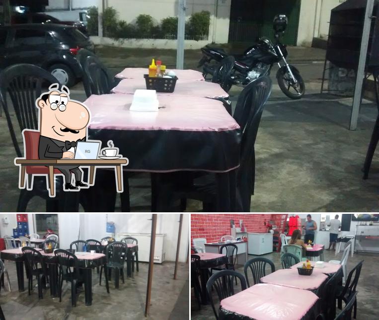 Veja imagens do interior do Emilly Pizzaria e Lanchonete