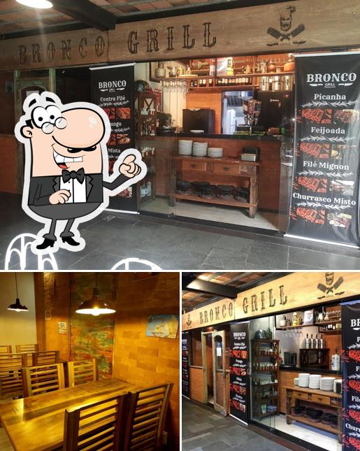 O interior do Restaurante Bronco Grill