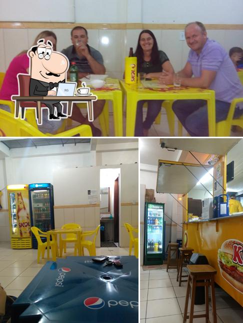 O interior do Komilão Lanches