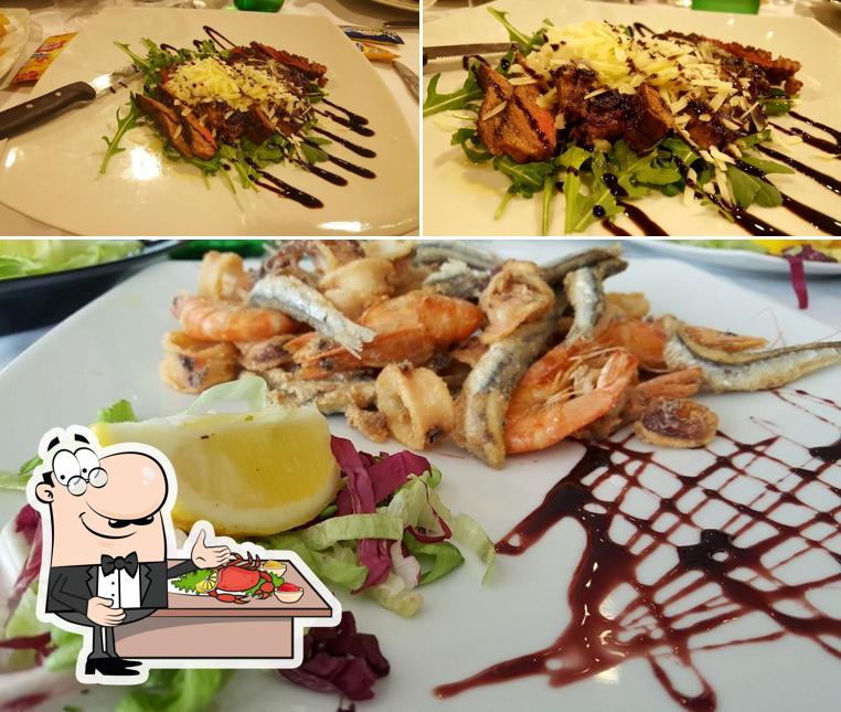 I clienti di I Due Fratelli Salerno I Ristorante Pizzeria Braceria possono gustare vari pasti di mare