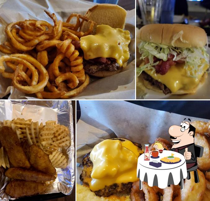 https://img.restaurantguru.com/c035-Pub-and-bar-Norland-Pub-Inc-burger.jpg