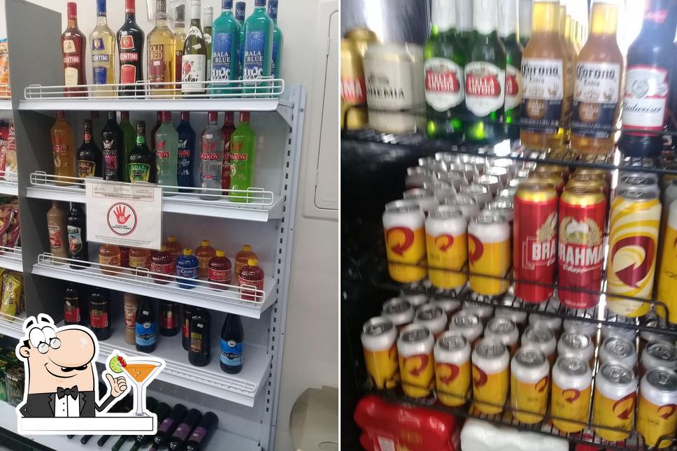 Tome uma bebida do menu