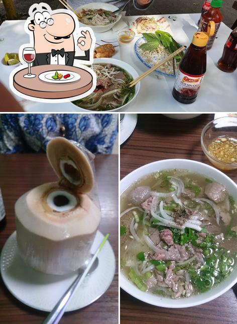Food at Pho Hoang Mai