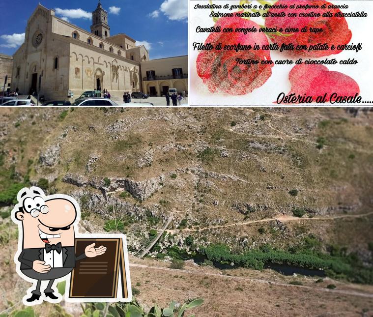 Tra le varie cose da Osteria al Casale si possono trovare la esterno e cibo