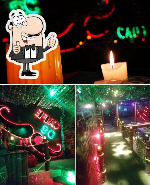 De moustache cafe