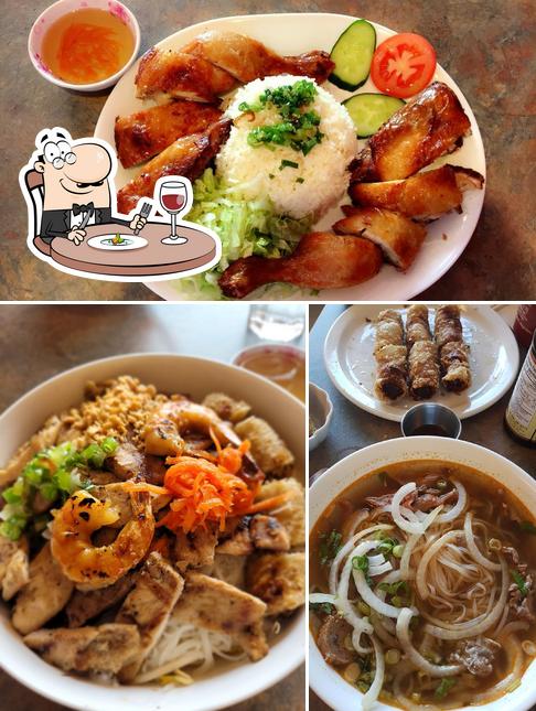 Comida en Saigon Roll Restaurant