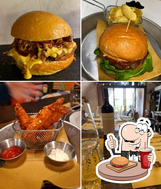 Prenditi un hamburger a BAFFO HOUSE