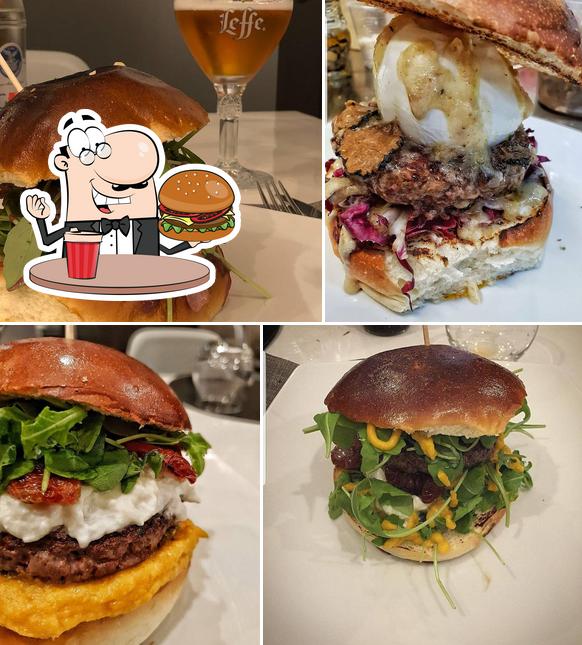 Ordina un hamburger a Dattolo Burger House