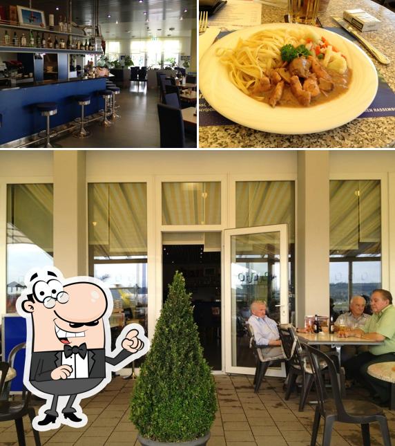 Guarda la foto che mostra la interni e cibo di Restaurant Airport