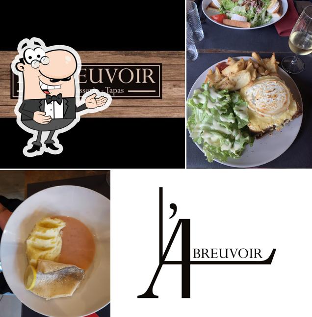 Regarder cette photo de Bar - Brasserie - Tapas "L’Abreuvoir"