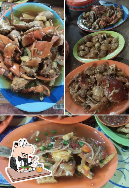 Food at Lesehan Pandawa (Pendowo) Sungai Harapan