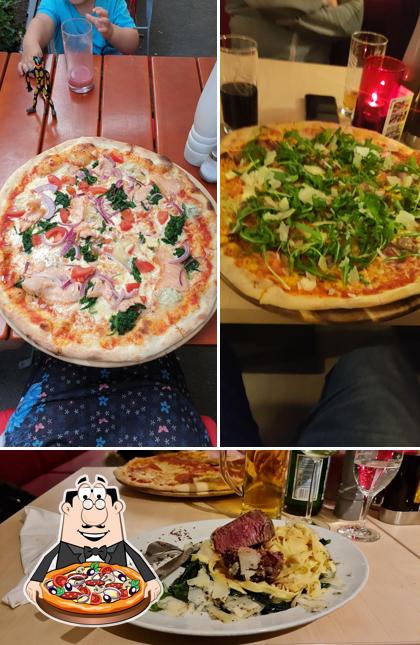 Order pizza at „LA GROTTA" PIZZERIA - Ristorante - Eis
