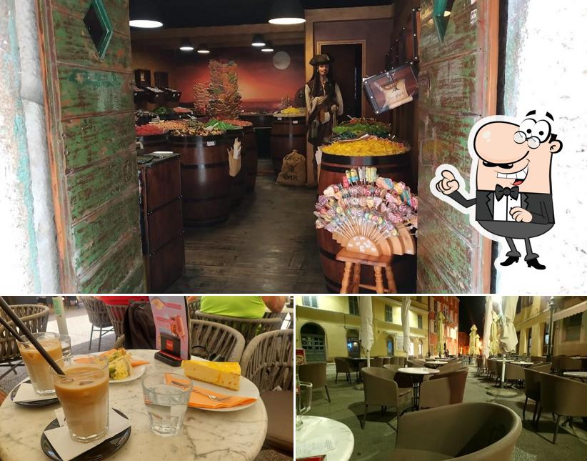 Gli interni di Viecia Batana cafe