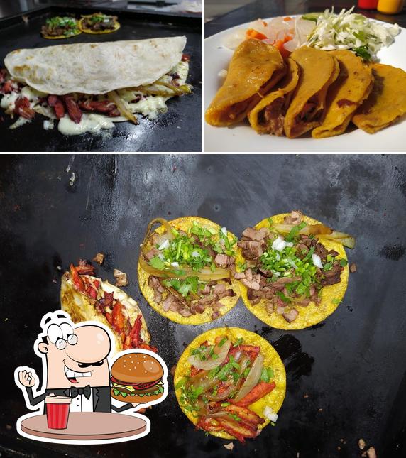 Отведайте гамбургеры в "Muchos Tacos"