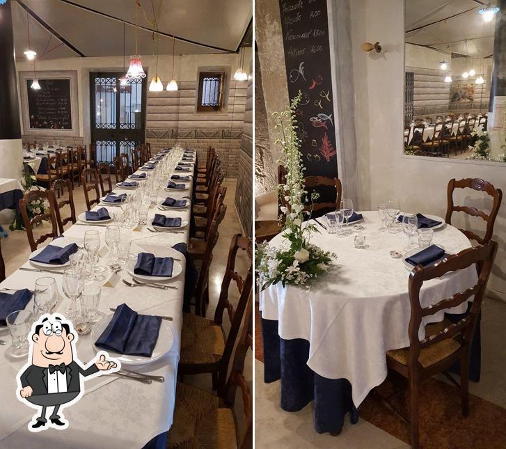 Dai un'occhiata agli interni di Osteria Fontana Vecchia