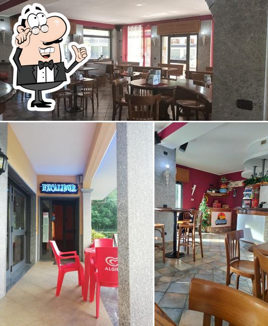 Siediti a un tavolo di Excalibur Music Café