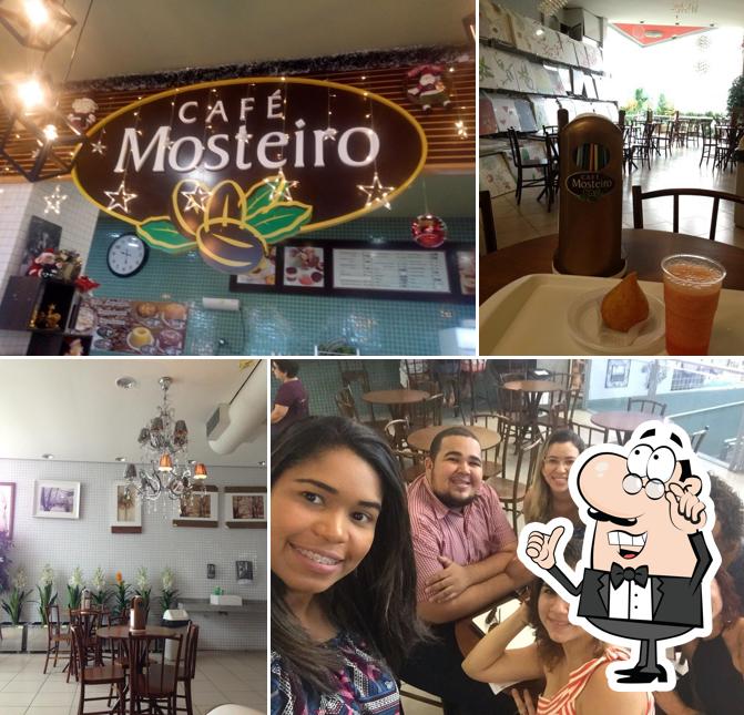 O interior do Café Mosteiro