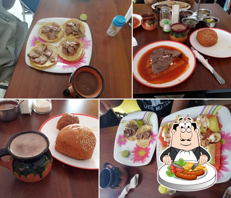 Food at Los Oaxaqueños