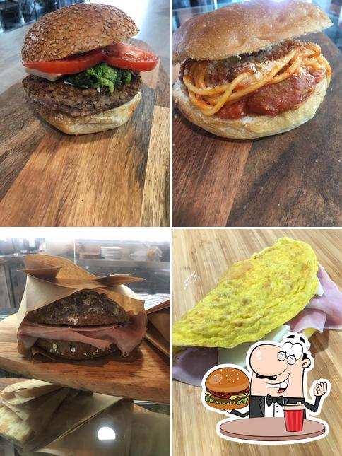 Ordina un hamburger a Gt Garage Cafè