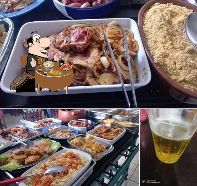 A comida e cerveja do restaurante