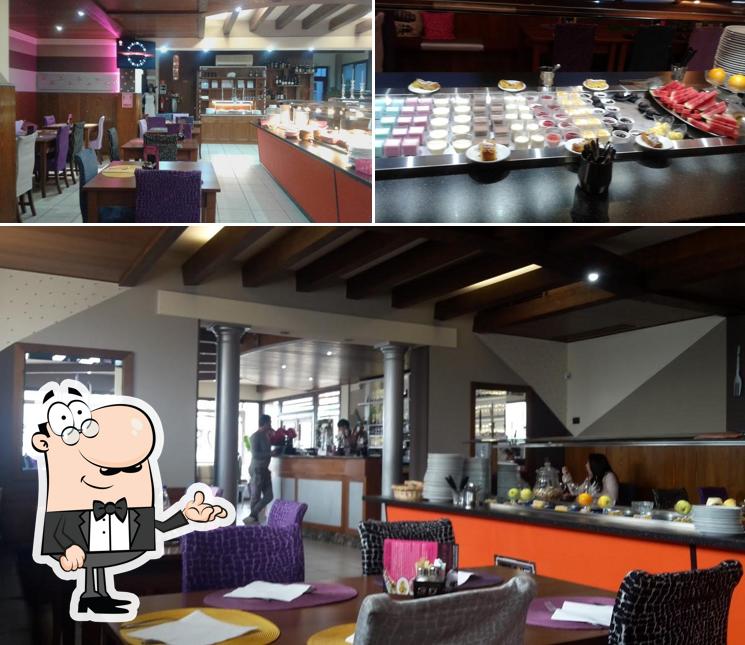 Gossip Buffet Restaurant se distingue par sa intérieur et nourriture