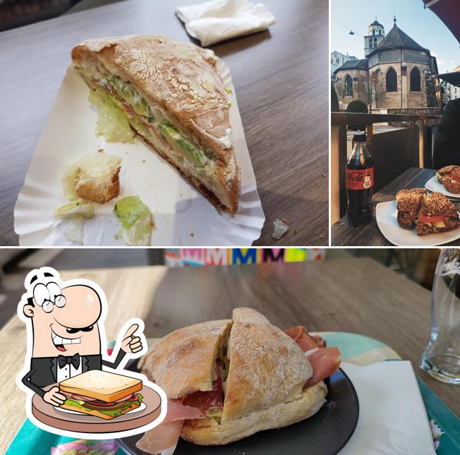 Mangez un sandwich à Edward's SA Acacias