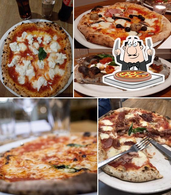 Отведайте пиццу в "Pizzicotto Italian Restaurant"