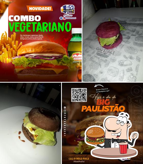 Отведайте гамбургеры в "Futbar & Açaí"