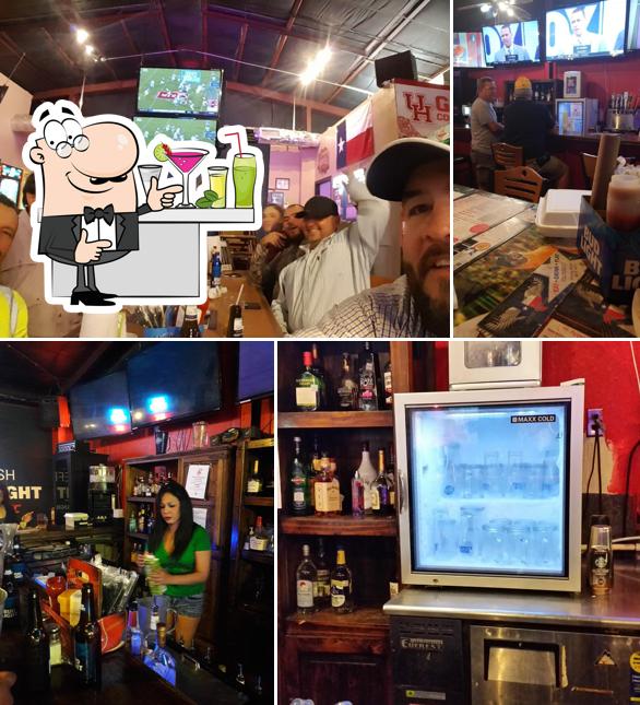 Wings Over Texas Bar & Grill, 605 W Plantation Dr in Clute Restaurant