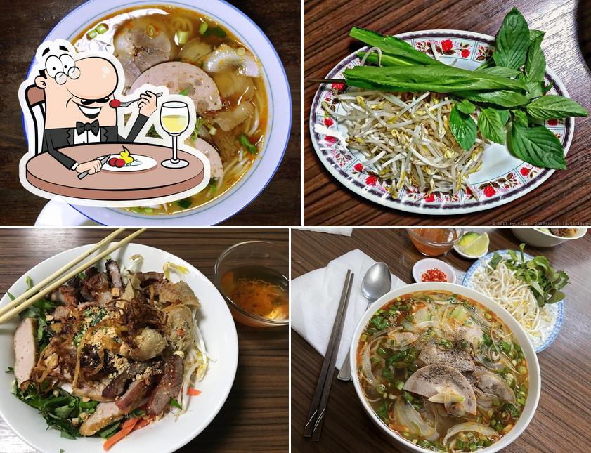 Food at Pho Hoang Mai
