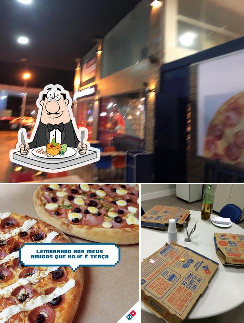 Confira a imagem ilustrando comida e interior no Domino's Pizza - Posto 307 Sul