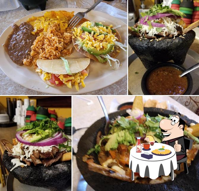 Try out a burger at Los molcajetes