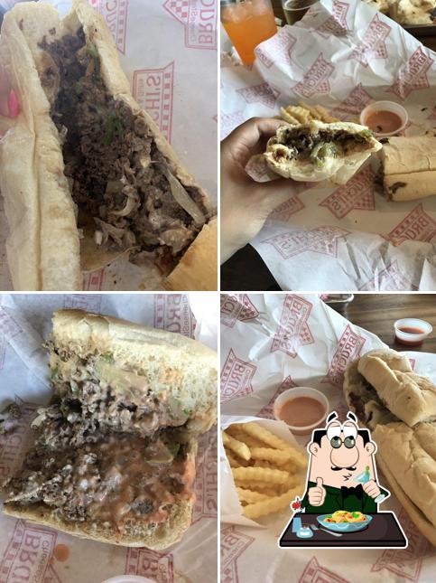 Comida en Bruchi's CheeseSteaks & Salads