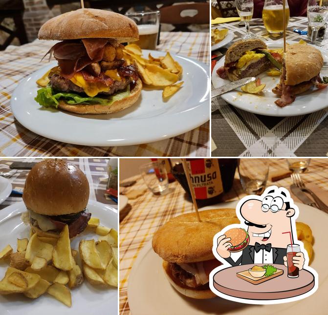 Ordina un hamburger a La Taverna del Conte