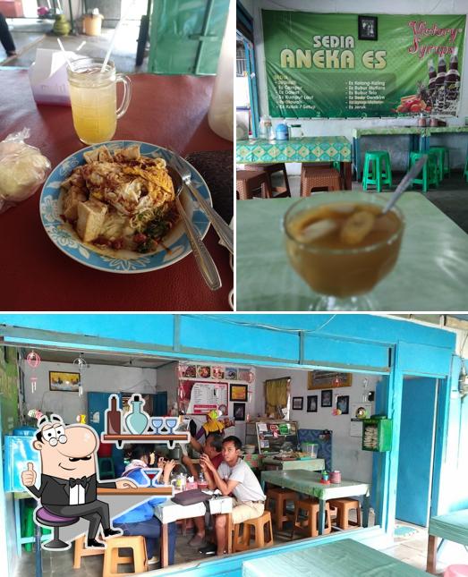 The interior of Warung Rujak Cingur Bu Sri Kayat