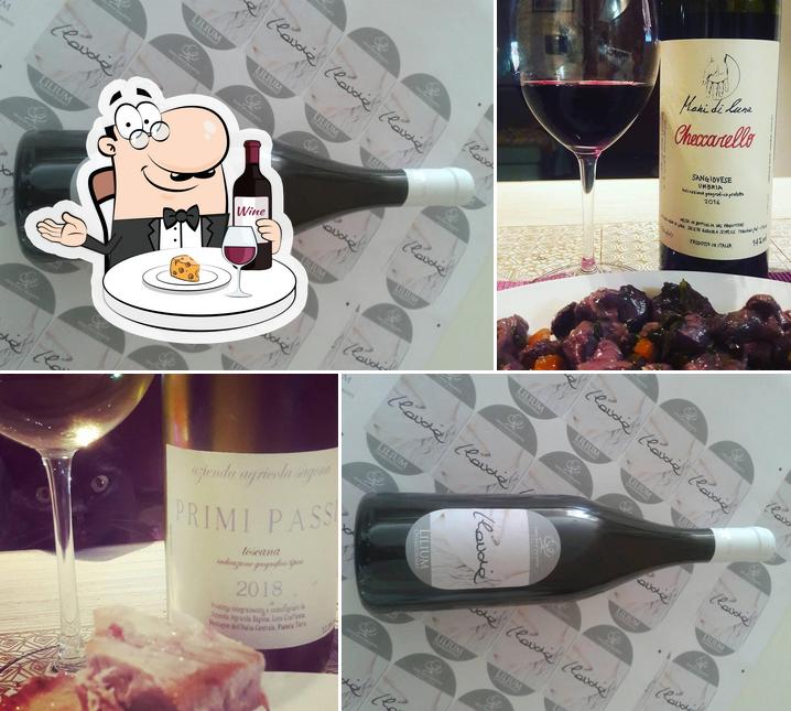 Degusta un bicchiere di vino a Enoteca Pura Vigna Roma