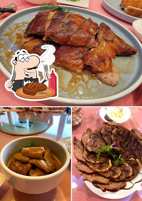 Pick meat dishes at Hong Kong Parkview Ming Yuen